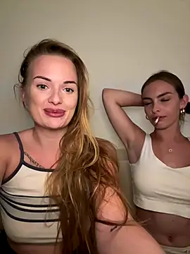 Snapshot of MrAndMrsSavage chatting on October 5, 2025, 7:04 pm MrAndMrsSavage online show from October 5, 2025, 7:04 pm