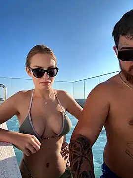 Snapshot of MrAndMrsSavage chatting on October 7, 2025, 1:34 pm MrAndMrsSavage online show from October 7, 2025, 1:34 pm