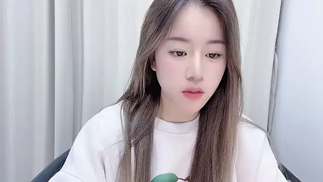 chloe-01 online show from December 21, 2024, 12:16 pm