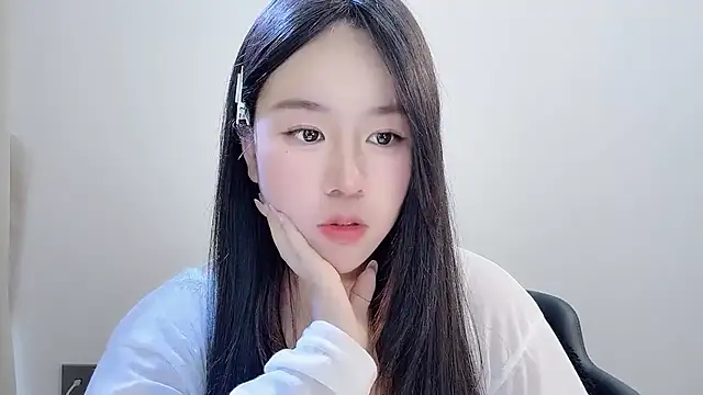 chloe-01 online show from December 3, 2025, 3:18 am