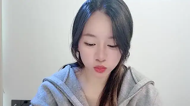 chloe-01 online show from November 13, 2025, 4:16 am