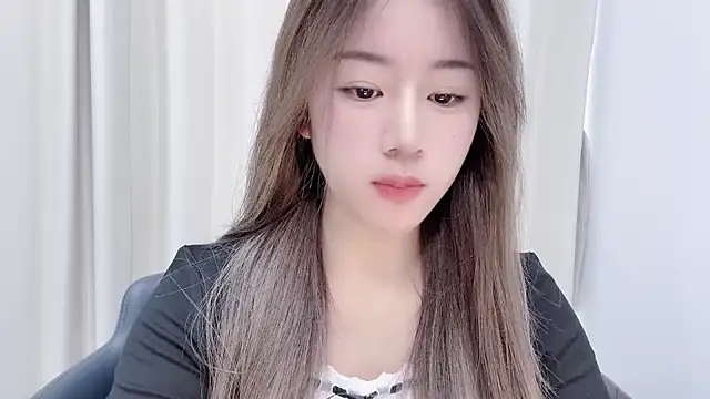 chloe-01 online show from December 8, 2024, 4:22 am