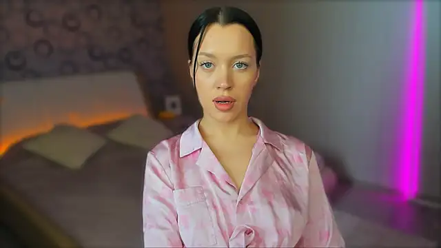 AlannaMiless online show from February 7, 2025, 8:11 am