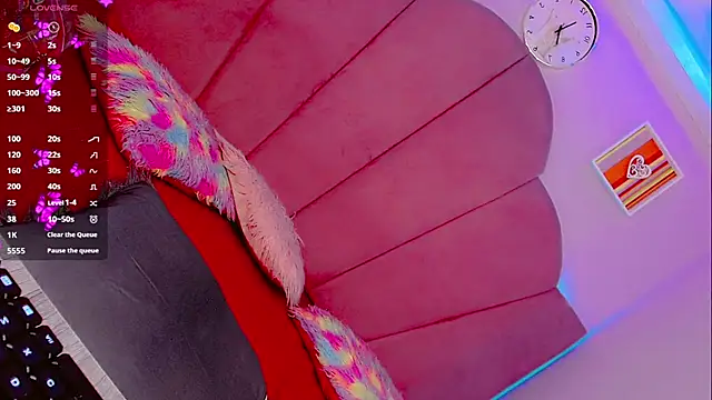 OSMARIEL SWEETT online show from December 9, 2024, 8:00 am