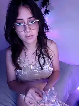 sophie kimura  online show from March 14, 2025, 5:59 am