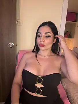 Snapshot of MOMALANA chatting on October 17, 2025, 9:27 pm MOMALANA online show from October 17, 2025, 9:27 pm