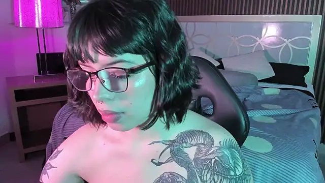 NattashaHotson online show from September 27, 2025, 4:07 am