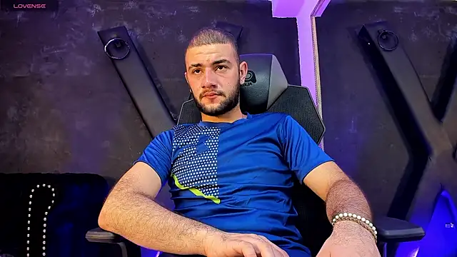 Snapshot of MaximusDick1_ chatting on September 24, 2025, 3:57 am MaximusDick1  online show from September 24, 2025, 3:57 am