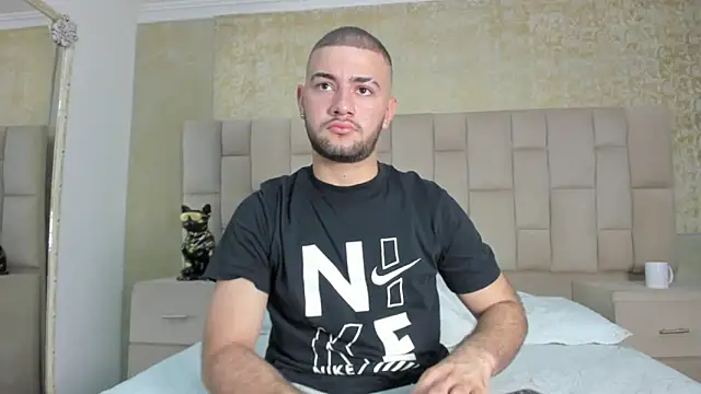 Snapshot of MaximusDick1_ chatting on October 9, 2025, 3:18 am MaximusDick1  online show from October 9, 2025, 3:18 am