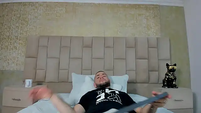 Snapshot of MaximusDick1_ chatting on October 12, 2025, 3:52 am MaximusDick1  online show from October 12, 2025, 3:52 am