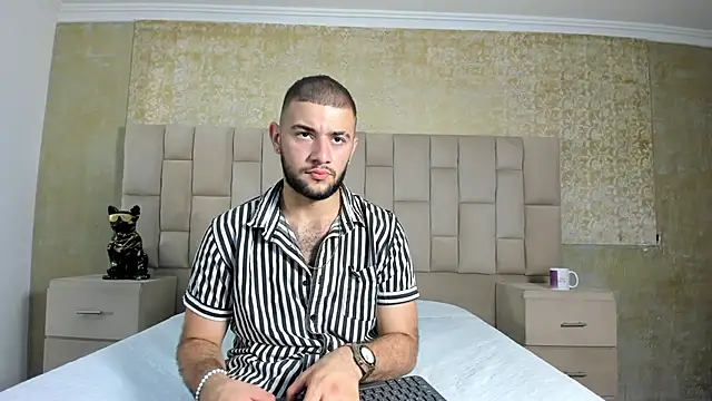 MaximusDick1  online show from November 23, 2025, 4:44 am