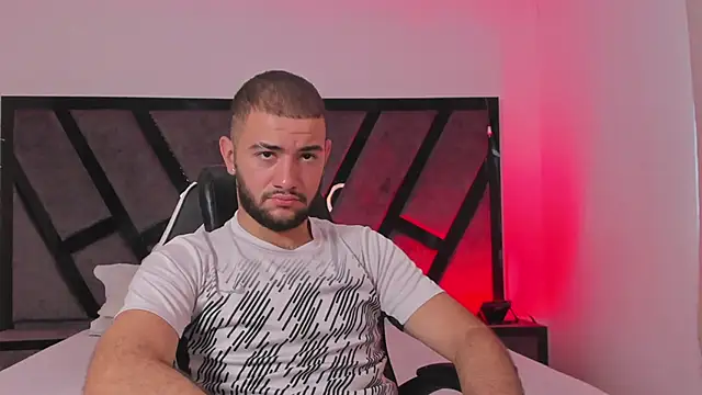 MaximusDick1  online show from February 6, 2026, 12:34 pm