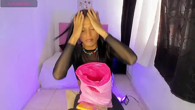 Snapshot of issa_kitty chatting on October 3, 2025, 7:59 pm issa kitty online show from October 3, 2025, 7:59 pm