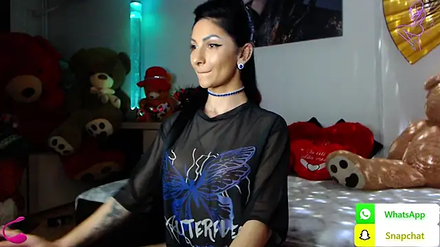 Snapshot of EvelynAisha chatting on March 21, 2025, 6:18 pm EvelynAisha online show from March 21, 2025, 6:18 pm