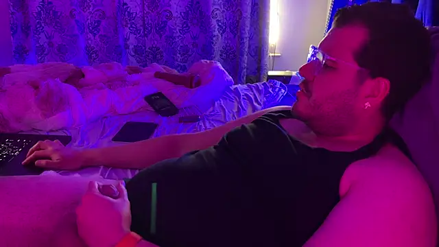 Snapshot of bearcloudcomputa chatting on March 15, 2025, 12:15 am bearcloudcomputa online show from March 15, 2025, 12:15 am