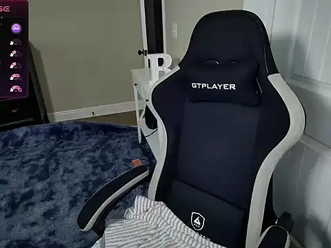 Snapshot of Brooklyn_Bee chatting on February 19, 2025, 8:20 pm Brooklyn Bee online show from February 19, 2025, 8:20 pm