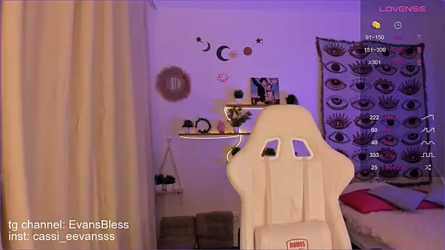 Snapshot of Cassie_Ice chatting on September 17, 2025, 6:15 am Cassie Ice online show from September 17, 2025, 6:15 am