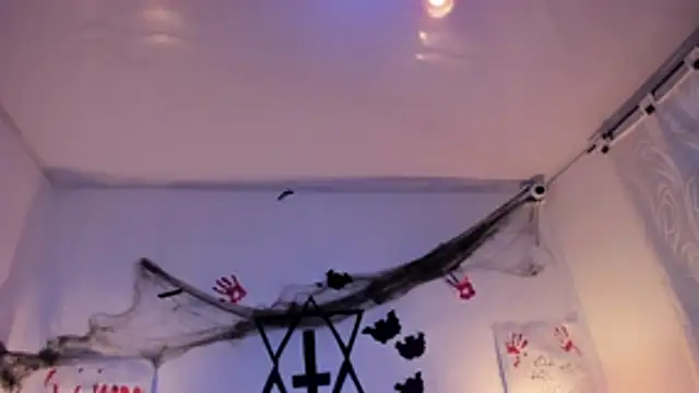 Snapshot of LunaSmitt chatting on October 16, 2025, 12:02 pm LunaSmitt online show from October 16, 2025, 12:02 pm