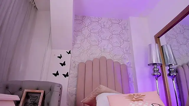 Foxy200   online show from September 20, 2025, 7:52 pm