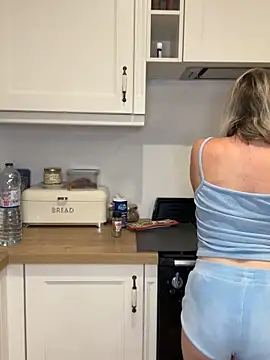 Snapshot of carlaaa chatting on September 26, 2025, 8:27 pm carlaaa online show from September 26, 2025, 8:27 pm