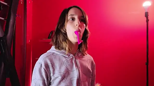 Ambar Roux  online show from March 10, 2026, 12:42 pm