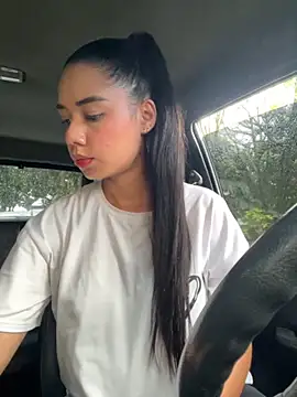  Luana online show from November 14, 2025, 6:33 pm