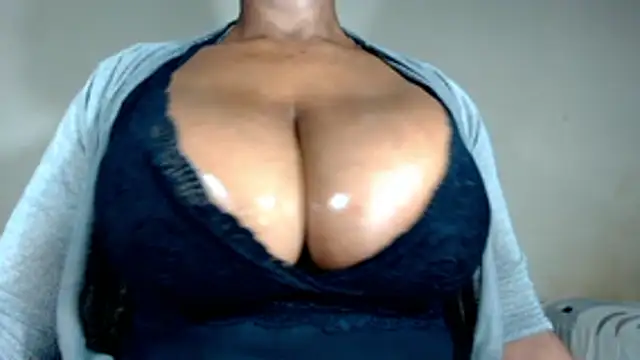 Snapshot of boobassymom chatting on June 30, 2026, 4:12 am boobassymom online show from June 30, 2026, 4:12 am
