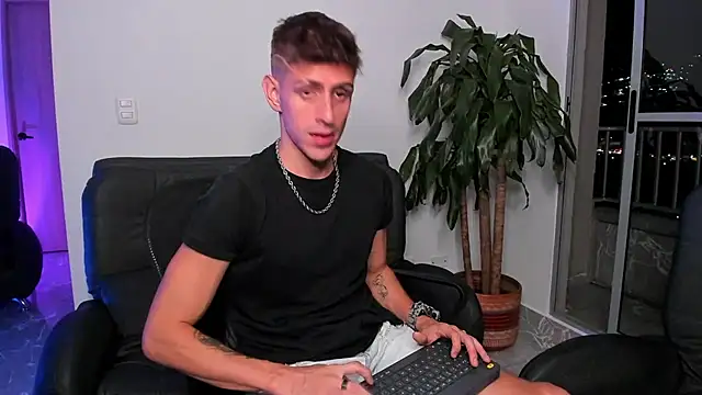 Snapshot of Jasperjoness chatting on March 4, 2025, 3:33 am Jasperjoness online show from March 4, 2025, 3:33 am