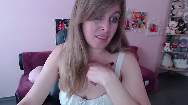 Hot Milady online show from April 10, 2026, 8:10 am