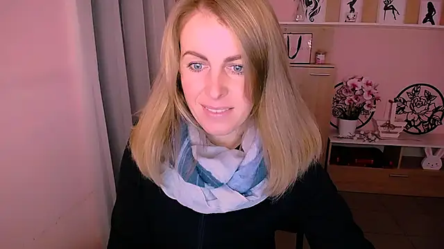 Hot Milady online show from December 5, 2024, 7:43 am