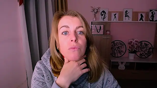 Hot Milady online show from December 17, 2024, 7:39 am