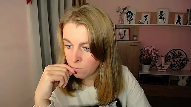 Hot Milady online show from December 12, 2024, 7:52 am