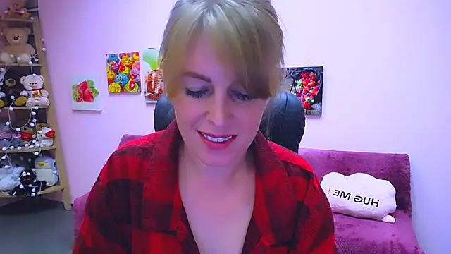 Hot Milady online show from September 23, 2025, 7:15 am