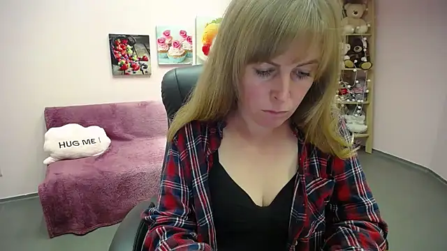 Hot Milady online show from October 3, 2025, 7:10 am