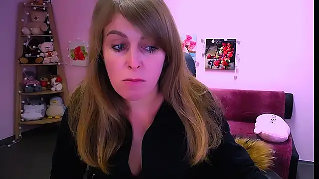 Hot Milady online show from February 12, 2026, 8:36 am