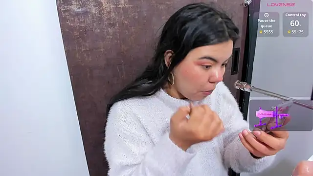 Snapshot of klhoe_boobs chatting on October 27, 2025, 4:02 am klhoe boobs online show from October 27, 2025, 4:02 am