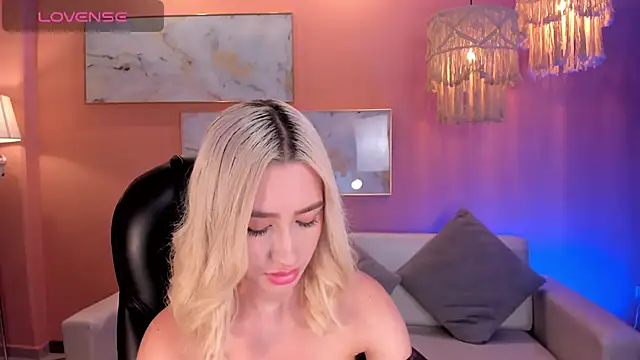 AntonellaHans  online show from February 25, 2025, 11:54 am