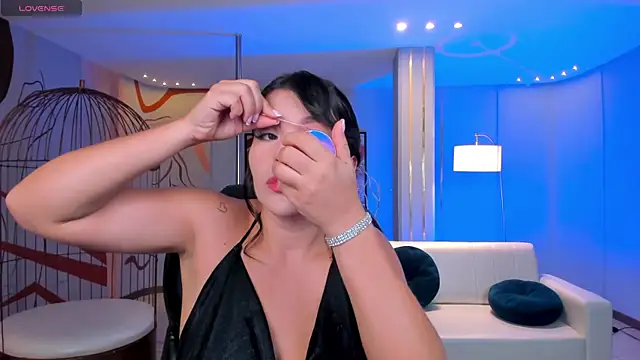 Snapshot of ValeriaRoldanX chatting on March 3, 2026, 10:22 am ValeriaRoldanX online show from March 3, 2026, 10:22 am