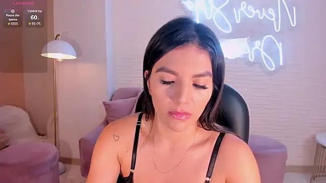 ValeriaRoldanX online show from March 1, 2025, 3:32 am