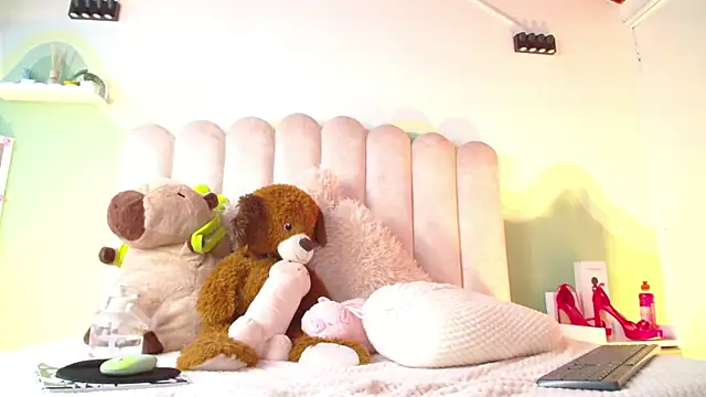 Larisa Karson online show from March 9, 2025, 11:36 am