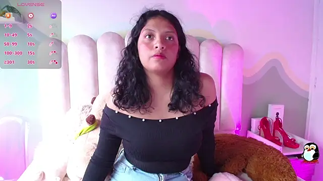 Larisa Karson online show from March 7, 2025, 9:27 pm