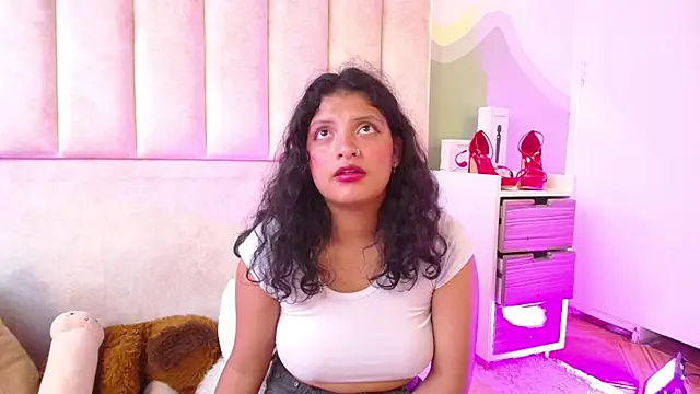 Larisa Karson online show from March 3, 2025, 9:37 pm