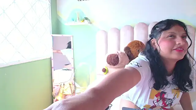 Larisa Karson online show from March 8, 2025, 6:58 pm