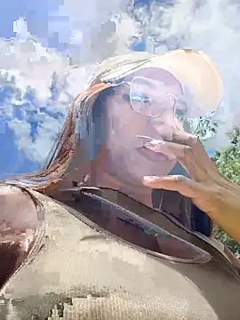 Snapshot of tiana_nave chatting on October 12, 2025, 4:19 pm tiana nave online show from October 12, 2025, 4:19 pm