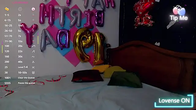 Lillianhot68 online show from February 18, 2025, 5:09 pm