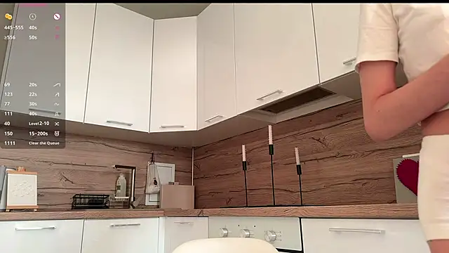 Snapshot of HellPeach chatting on October 6, 2025, 1:45 pm HellPeach online show from October 6, 2025, 1:45 pm