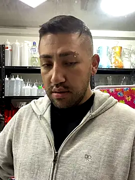 JuanZapata33 online show from September 21, 2025, 10:48 pm