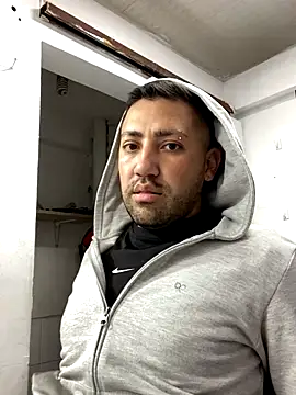 JuanZapata33 online show from October 17, 2025, 10:11 pm