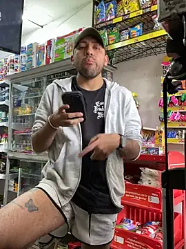 JuanZapata33 online show from April 7, 2026, 8:54 pm