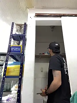 JuanZapata33 online show from September 26, 2025, 4:47 pm